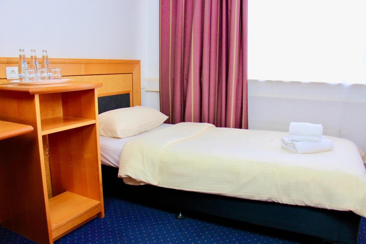 Parkhotel Viktoria Velten Bagian luar foto
