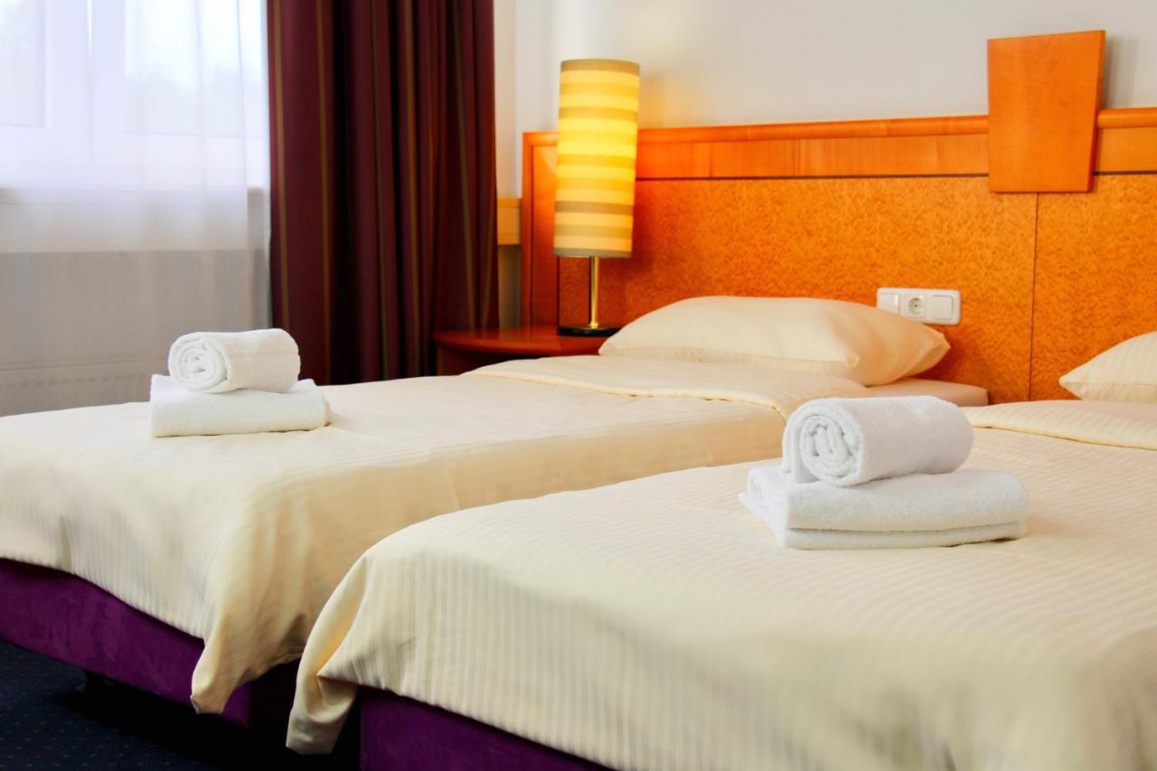 Parkhotel Viktoria Velten Bagian luar foto