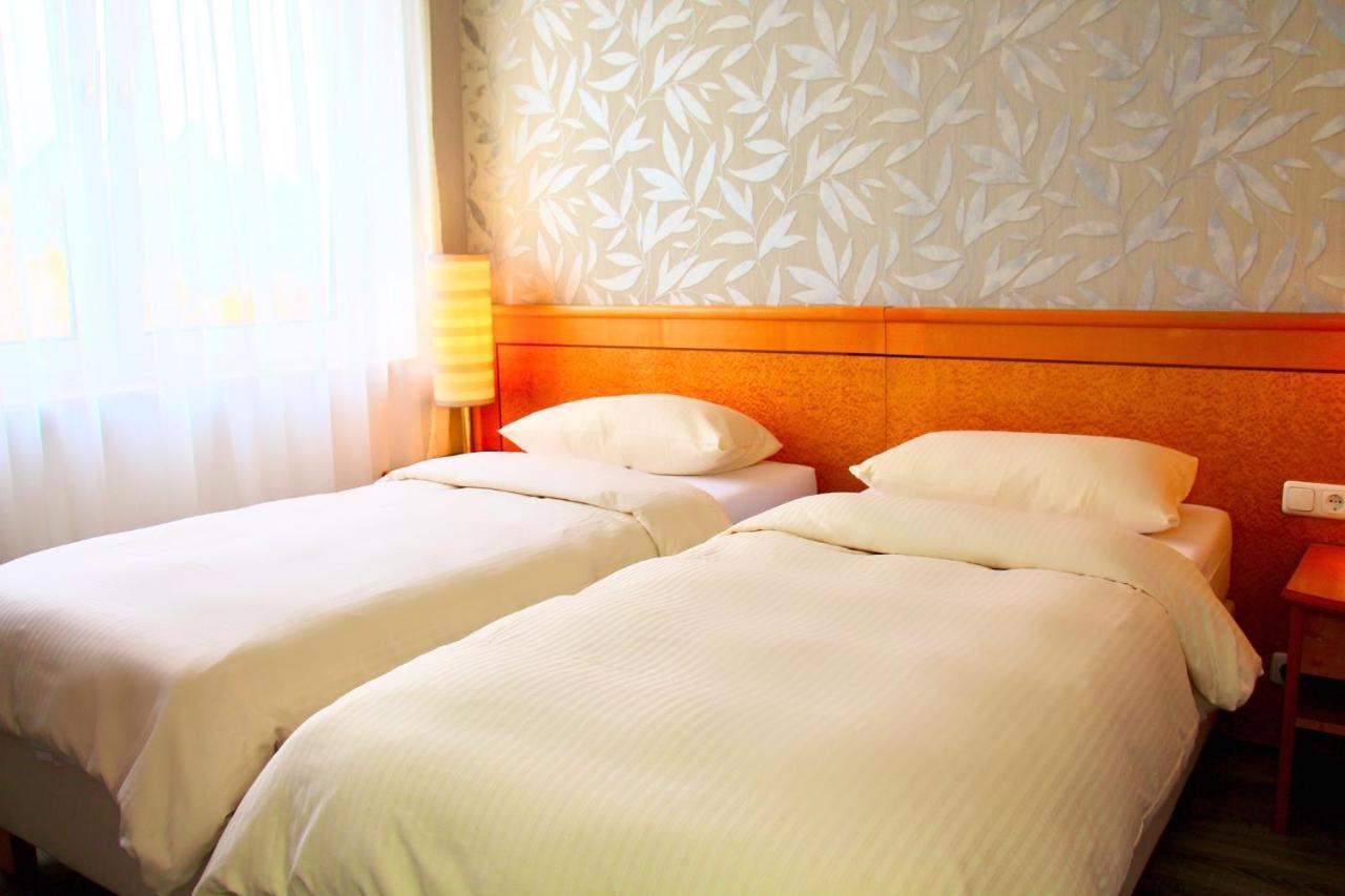 Parkhotel Viktoria Velten Bagian luar foto