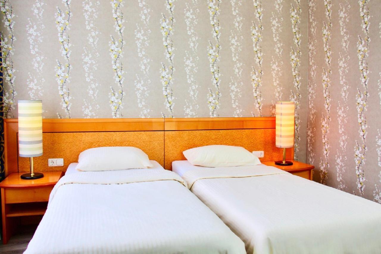 Parkhotel Viktoria Velten Bagian luar foto